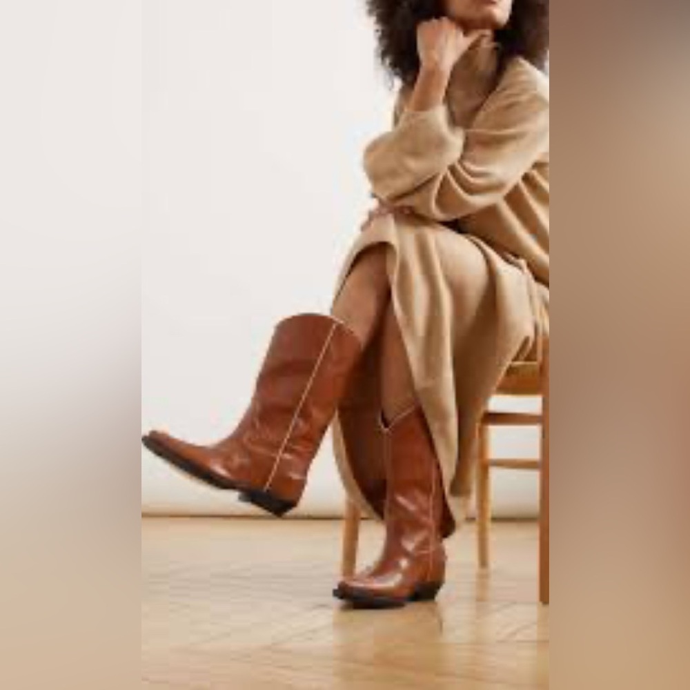 Chloé Nellie Western Boot (Women)
OCHRE DELIGHT, Size 10US / 40EU $1590 NEW